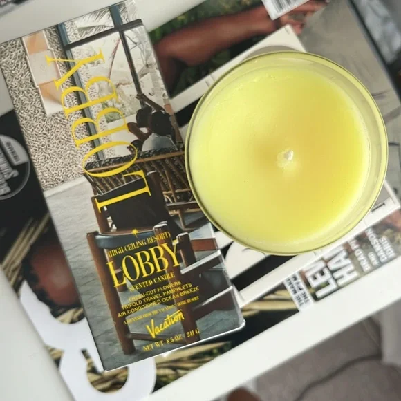 Vacation Lobby Candle - Picture 2 of 3